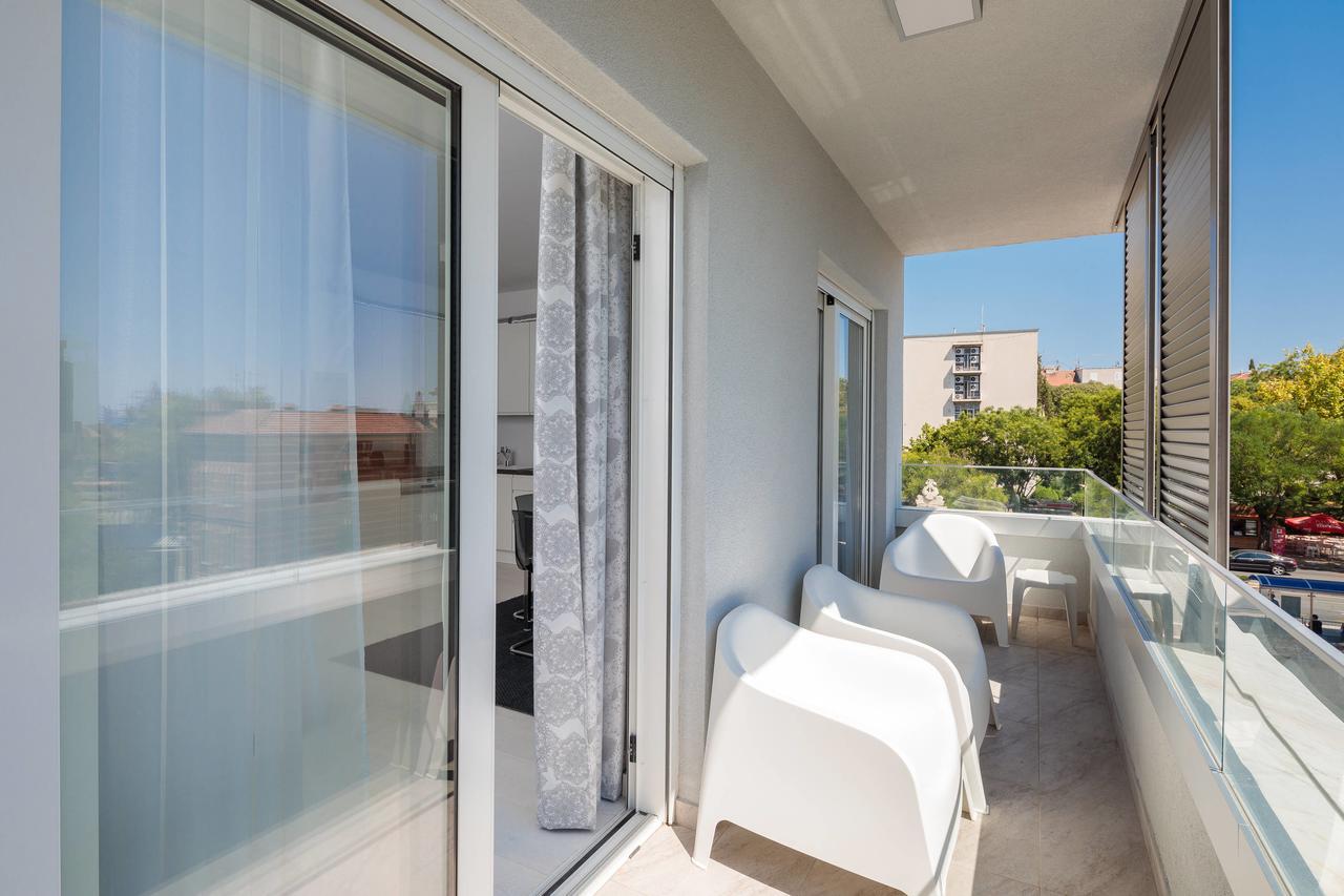 S Luxury * Split