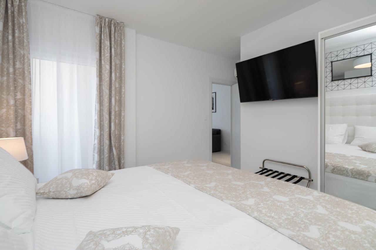 S Luxury Apartment