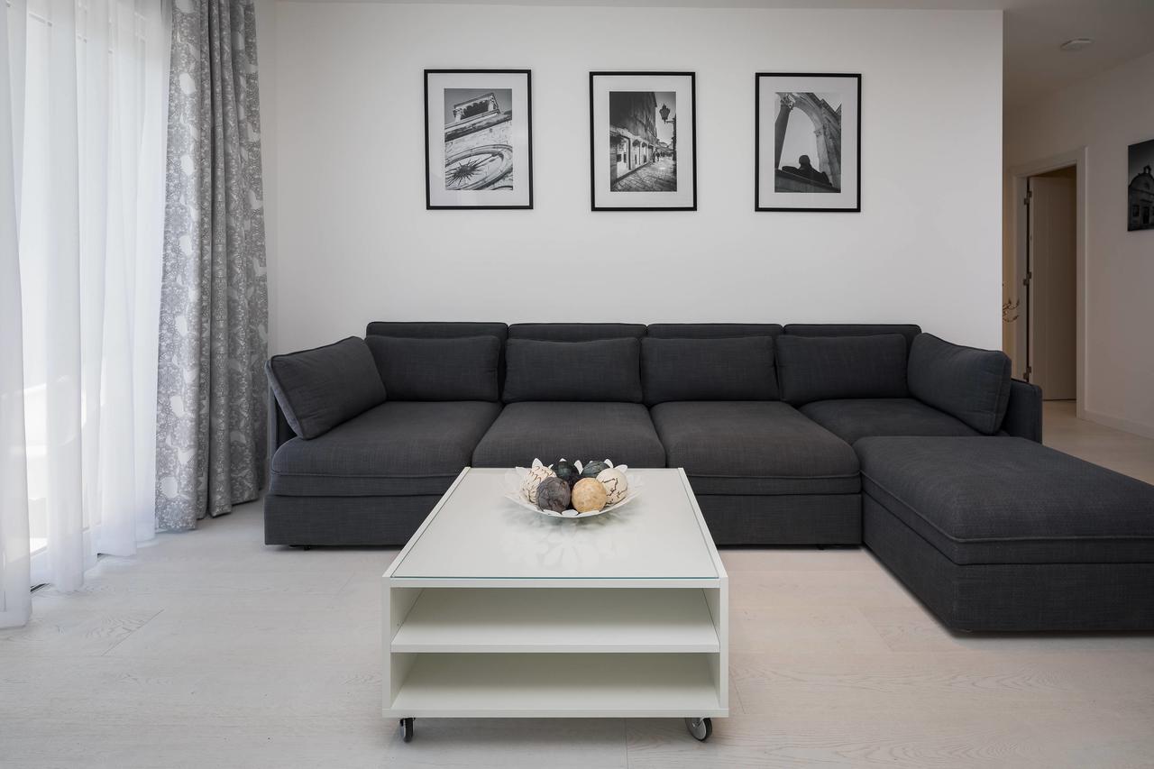 S Luxury Apartment