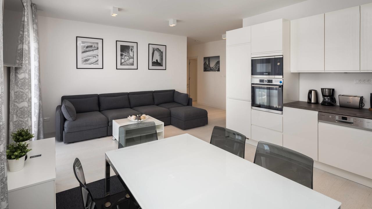 S Luxury * Split